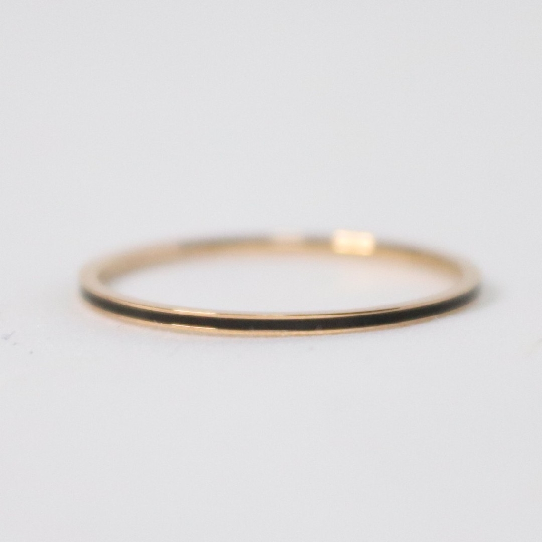 極細 華奢 黒 ローズゴールド 指輪 7号 レディースのアクセサリー(リング(指輪))の商品写真