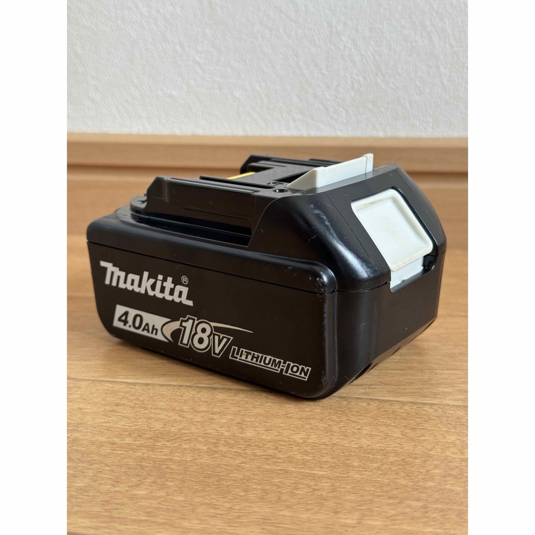 Makita(マキタ)のマキタバッテリー　18V4.0Ah スマホ/家電/カメラのスマートフォン/携帯電話(バッテリー/充電器)の商品写真