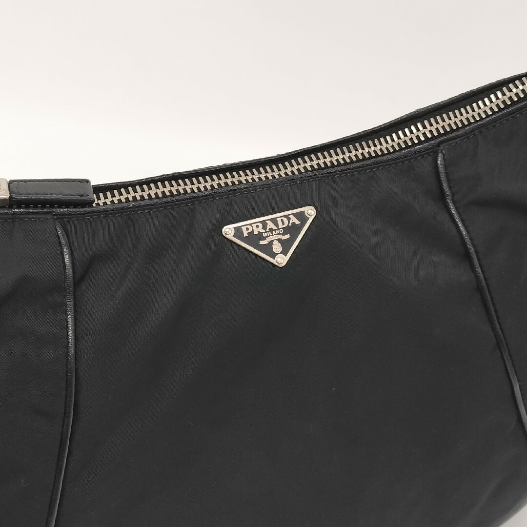PRADA(プラダ)の未使用に近い✨プラダ　ショルダーバッグ　ブラック　黒 レディースのバッグ(ショルダーバッグ)の商品写真