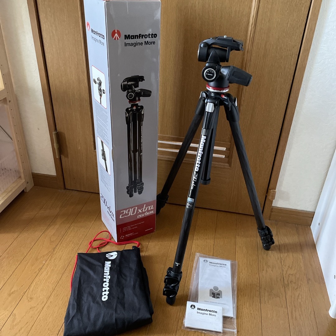 Manfrotto(マンフロット)のmanfrotto 三脚 290シリーズ xtra カーボン 3段 3ウェイ雲台 スマホ/家電/カメラのカメラ(その他)の商品写真