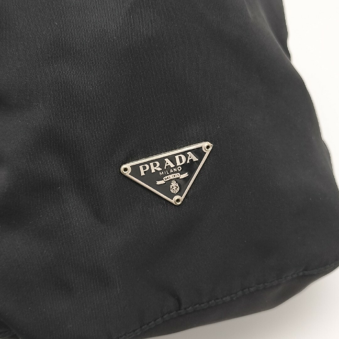 PRADA(プラダ)の極美品✨プラダ　巾着ポーチ　ブラック　黒 レディースのファッション小物(ポーチ)の商品写真