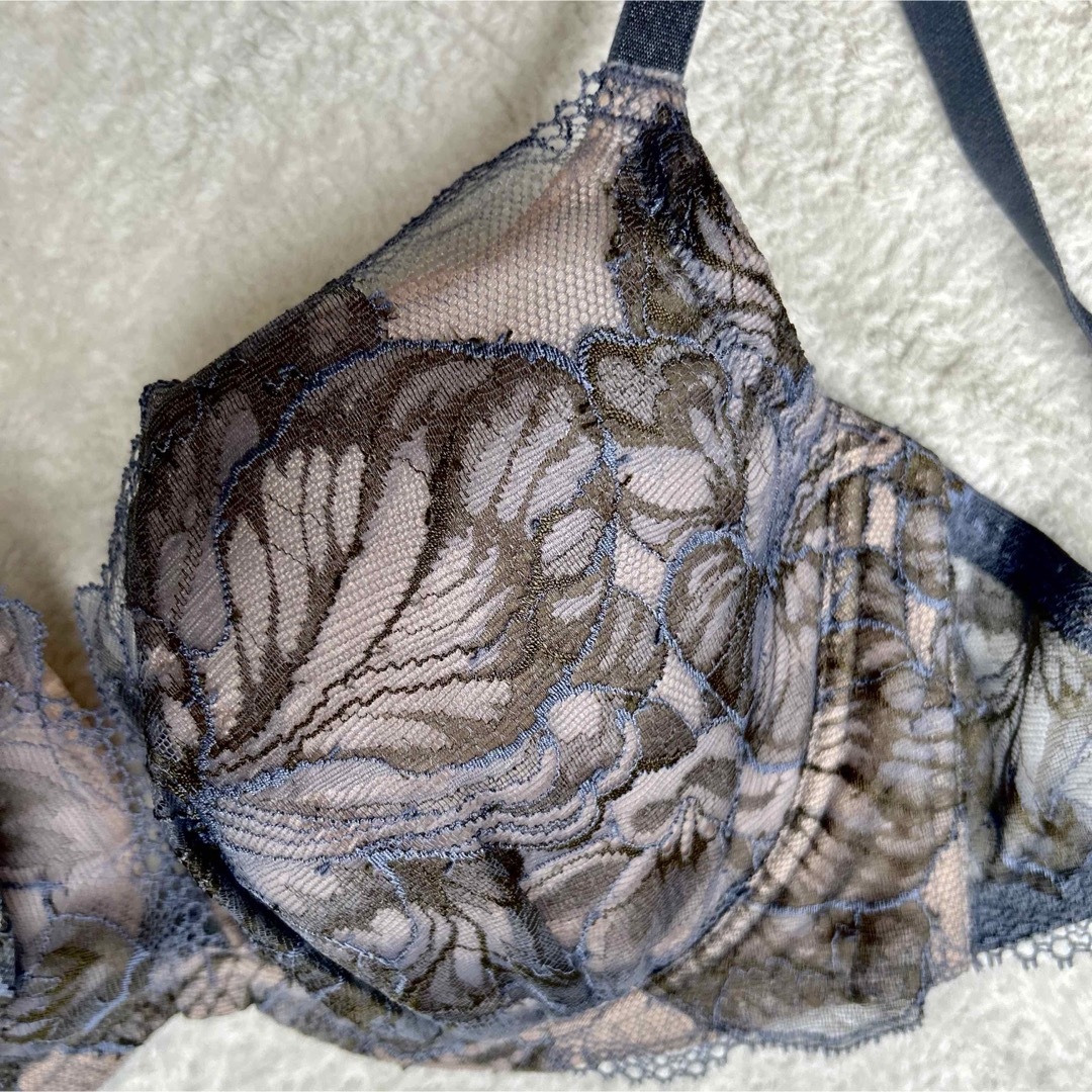 Chut! INTIMATES(シュットインティメイツ)のchut! [Chic] ネイビードレスイージーブラM5H65-70ビキニM新品 レディースの下着/アンダーウェア(ブラ&ショーツセット)の商品写真