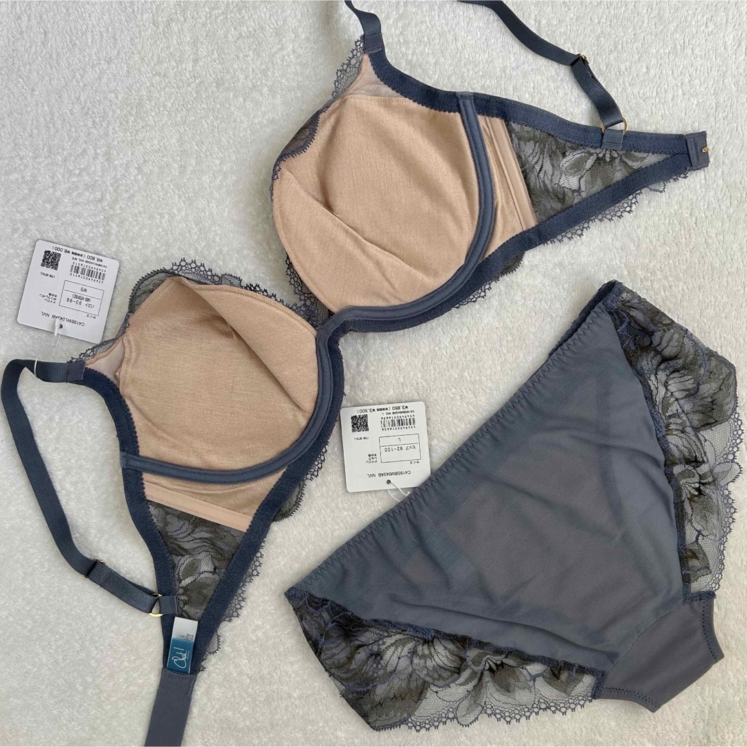 Chut! INTIMATES(シュットインティメイツ)のchut! [Chic] ネイビードレスイージーブラM5H65-70ビキニM新品 レディースの下着/アンダーウェア(ブラ&ショーツセット)の商品写真