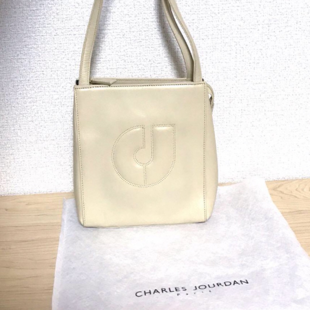 CHARLES JOURDAN(シャルルジョルダン)の最終値下げ❣️CHARLES JOURDAN レザー ショルダーバッグ　ベージュ レディースのバッグ(ショルダーバッグ)の商品写真