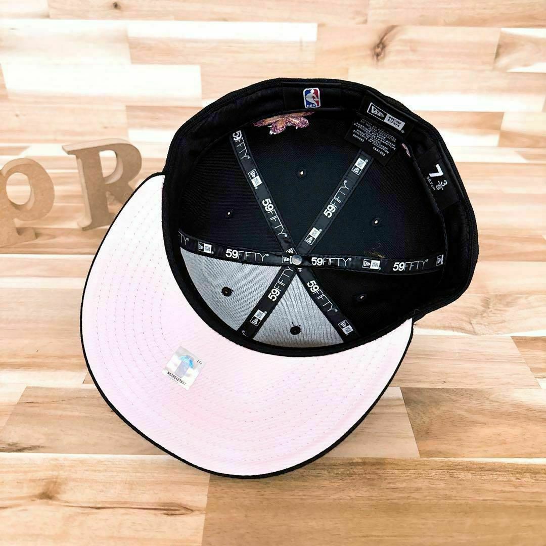 NEW ERA(ニューエラー)のレア【ニューエラ×ブルックリン・ネッツ】フローラル キャップ 花 黒×白×ピンク メンズの帽子(キャップ)の商品写真