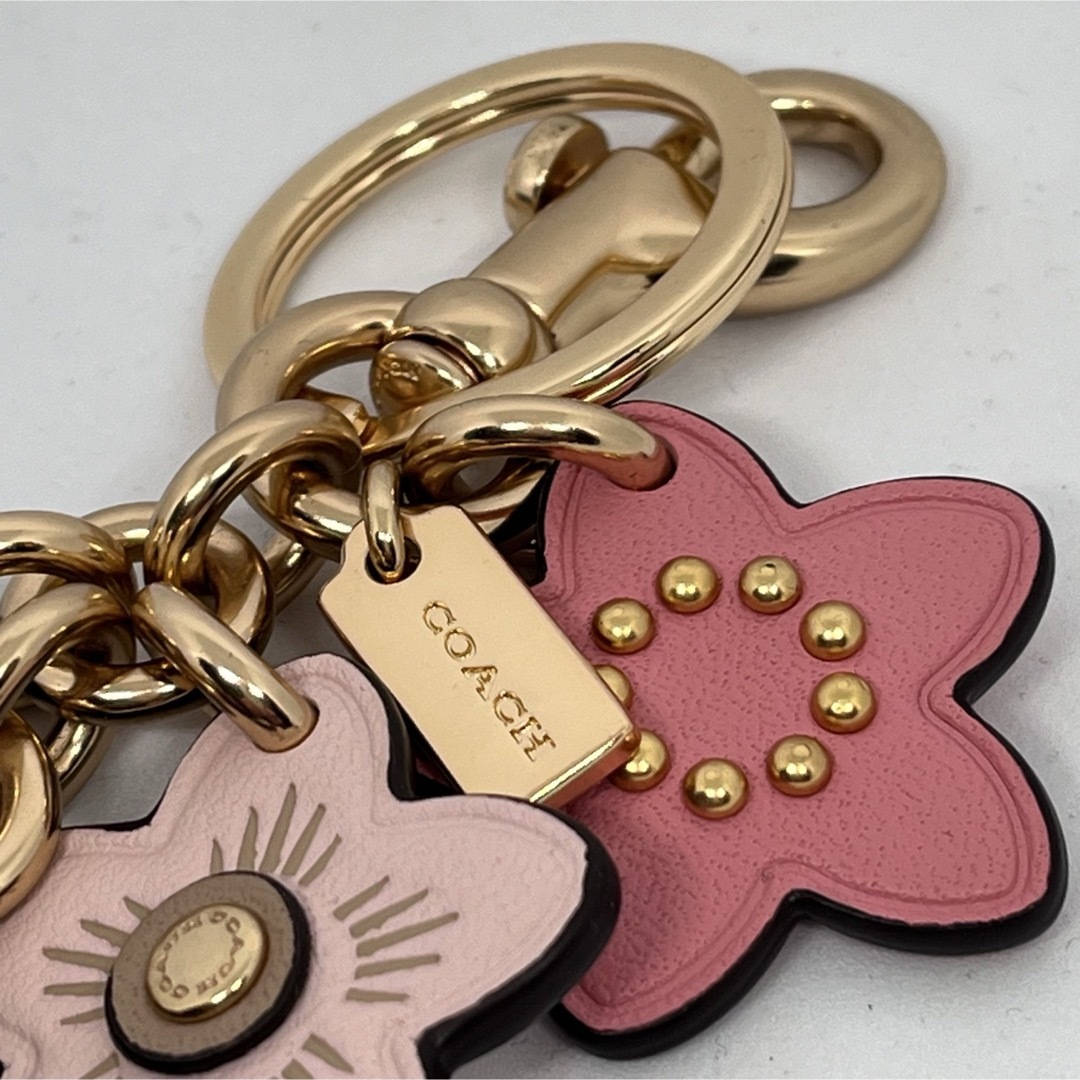 COACH(コーチ)のcoach桜チャーム　キーホルダー ハンドメイドのアクセサリー(キーホルダー/ストラップ)の商品写真