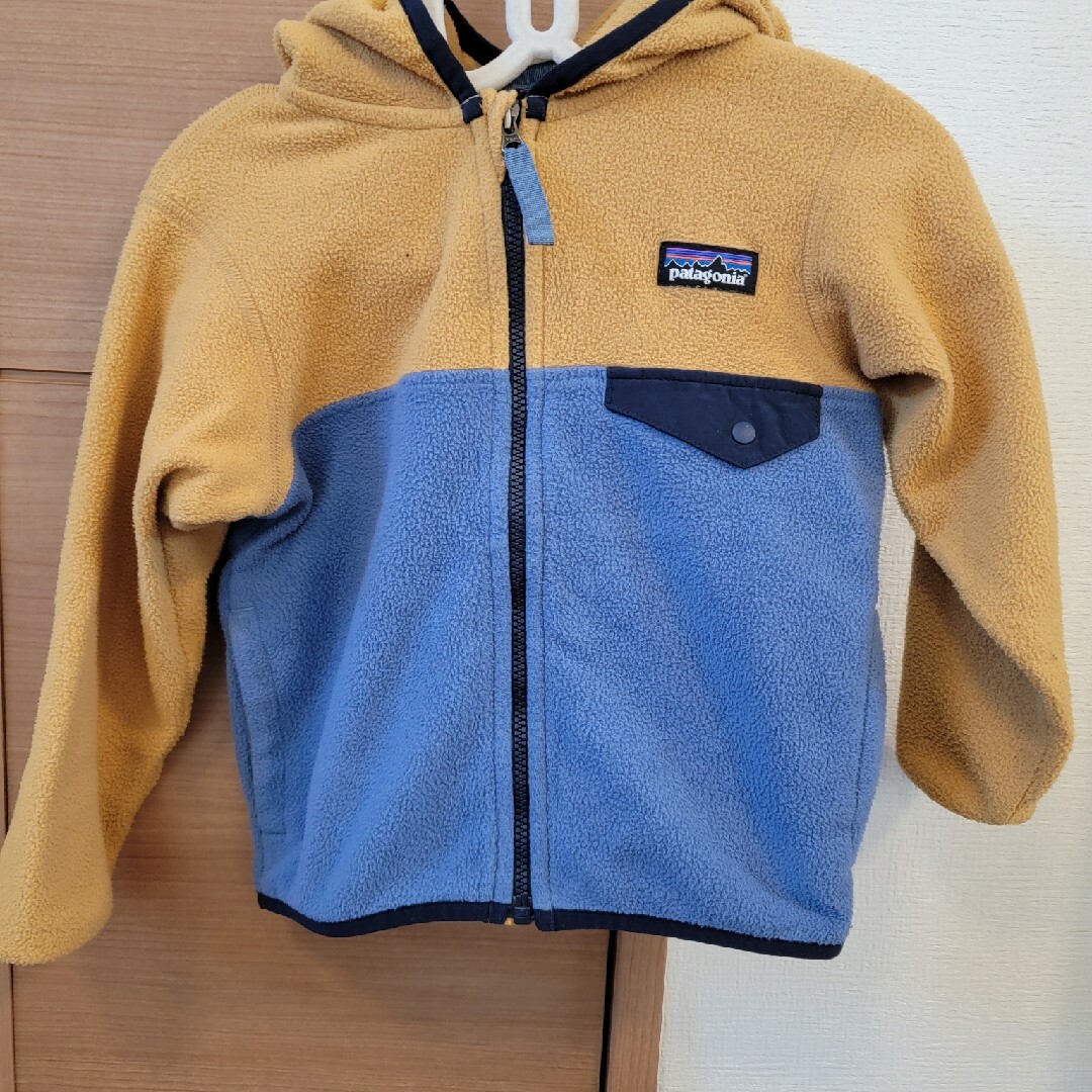 patagonia(パタゴニア)のpatagonia　キッズ　フリースパーカー キッズ/ベビー/マタニティのキッズ服男の子用(90cm~)(ジャケット/上着)の商品写真