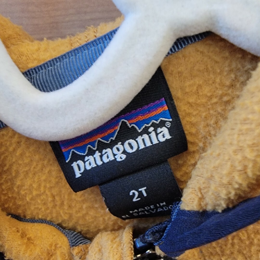 patagonia(パタゴニア)のpatagonia　キッズ　フリースパーカー キッズ/ベビー/マタニティのキッズ服男の子用(90cm~)(ジャケット/上着)の商品写真