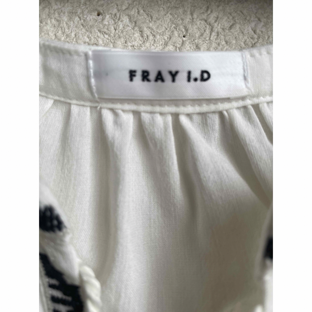 FRAY I.D(フレイアイディー)のFRAY.ID 美香着用　刺繍エンブロイダリーブラウス完売品 レディースのトップス(シャツ/ブラウス(長袖/七分))の商品写真