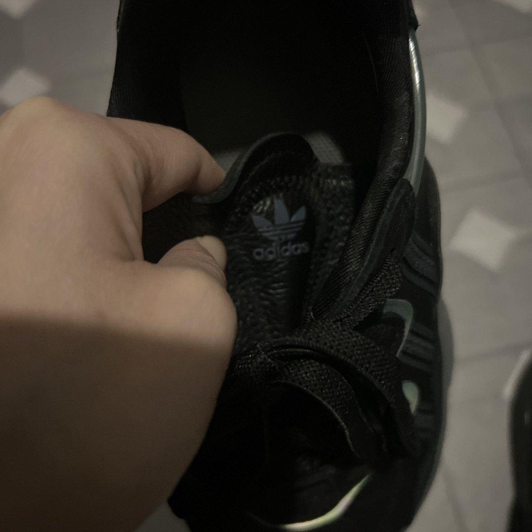 adidas(アディダス)の[美品]adidas スニーカー 反射材 黒 グレー 23 レディースの靴/シューズ(スニーカー)の商品写真