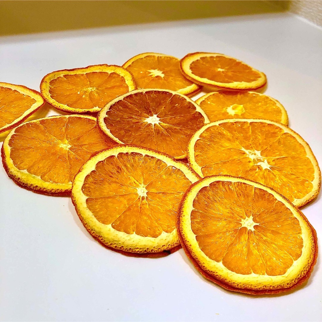 やや訳あり　ドライオレンジ　２０枚　ドライフルーツ　花材　素材 ハンドメイドの素材/材料(各種パーツ)の商品写真
