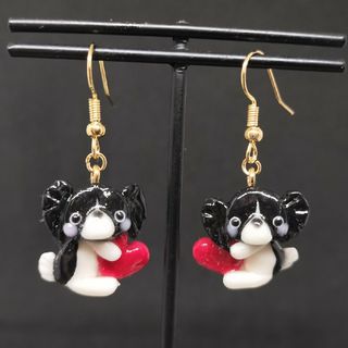 ハートをギュッと！パピヨン（黒）ピアス(ピアス)