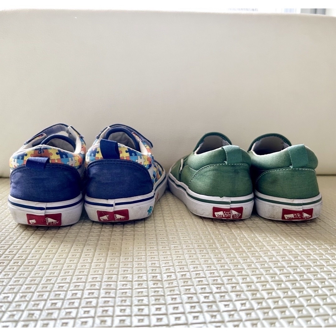 VANS(ヴァンズ)のジュニア　スニーカー　22cm 2足セット キッズ/ベビー/マタニティのキッズ靴/シューズ(15cm~)(スニーカー)の商品写真