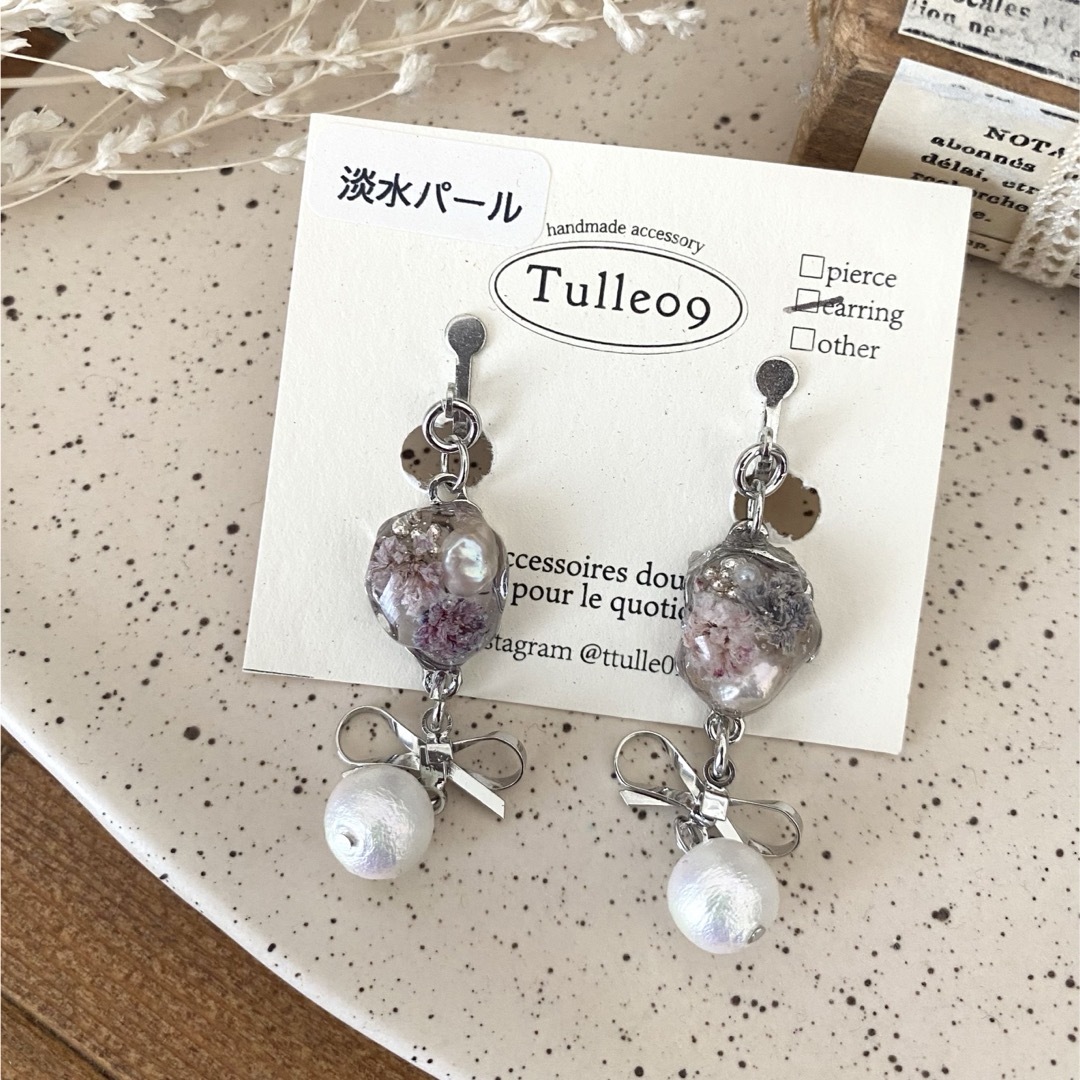 シルバーリボンピアス♡イヤリング ハンドメイドのアクセサリー(イヤリング)の商品写真