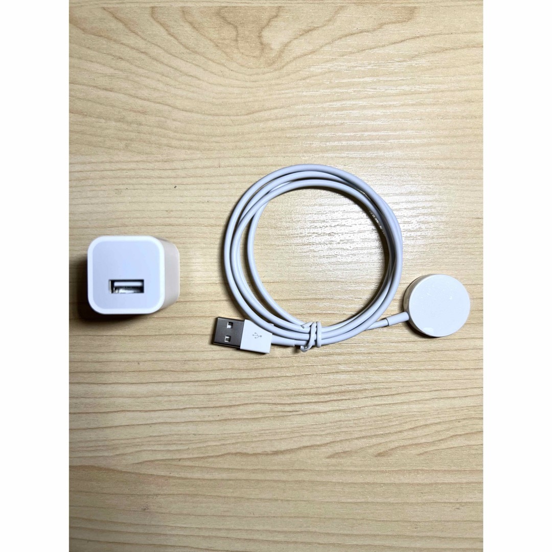 新品未使用-アップル 純正 Apple Watch 充電器 ケーブル　タイプA スマホ/家電/カメラのスマートフォン/携帯電話(バッテリー/充電器)の商品写真