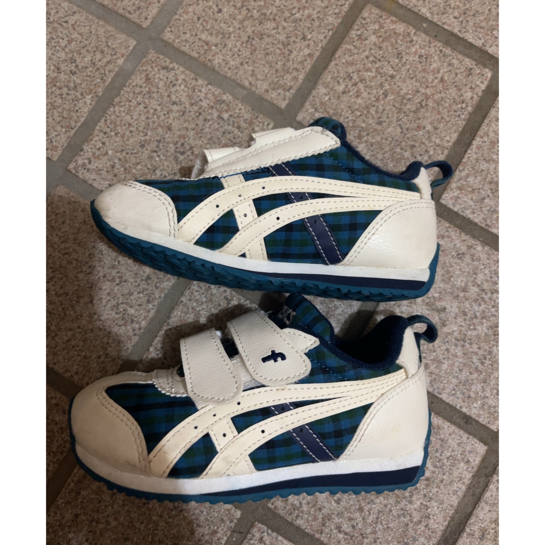 familiar(ファミリア)のファミリア　asics シューズ　子供　16センチ キッズ/ベビー/マタニティのキッズ靴/シューズ(15cm~)(スニーカー)の商品写真