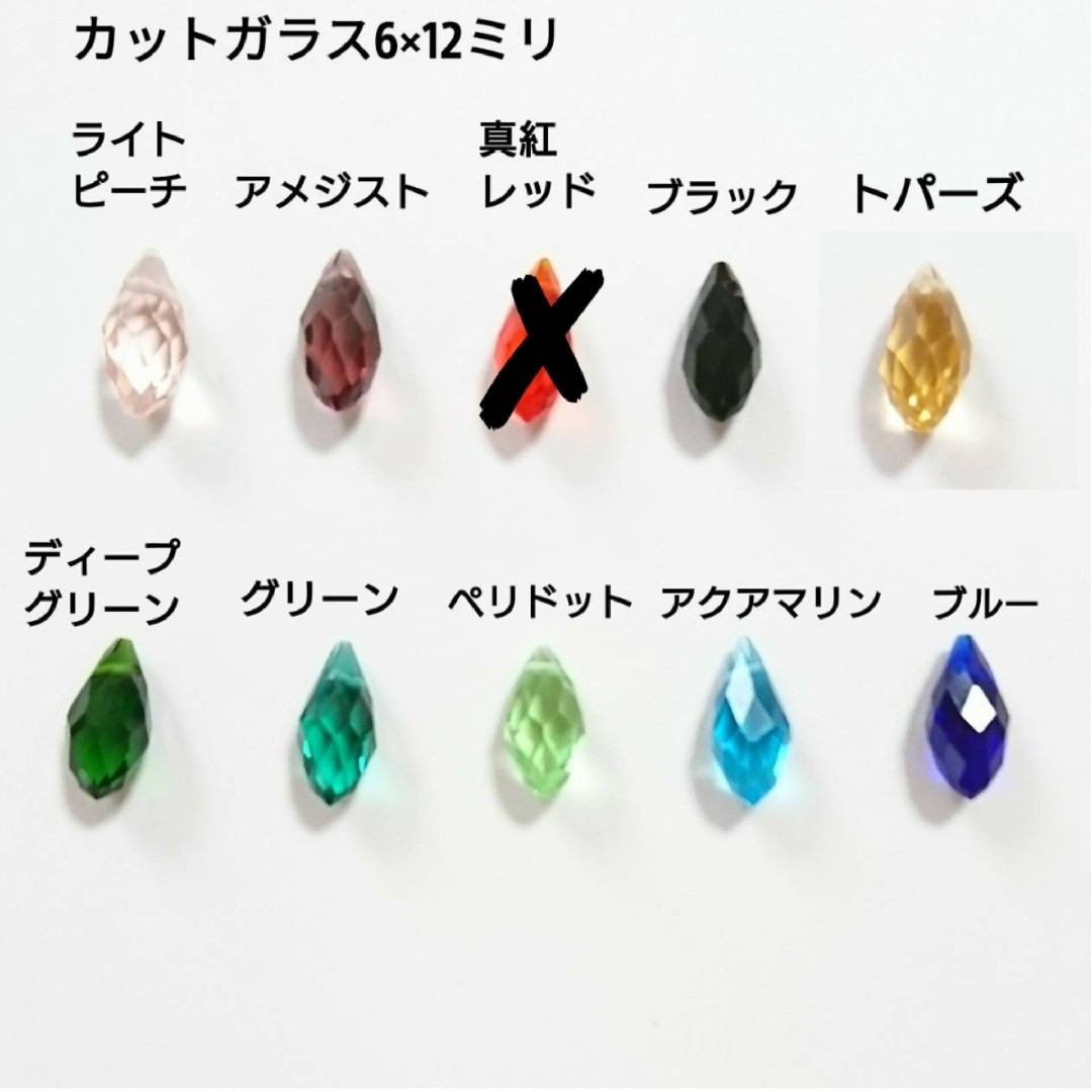 ディープグリーンのカットガラス　シンプルピアス ハンドメイドのアクセサリー(ピアス)の商品写真