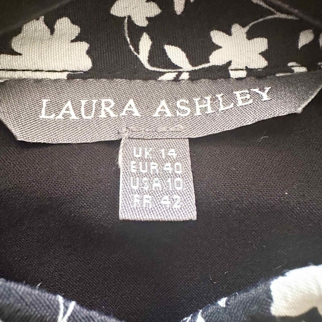 LAURA ASHLEY(ローラアシュレイ)の極美品 ローラアシュレイ  大きいサイズ ノースリーブ フリルワンピース 花柄 レディースのワンピース(ロングワンピース/マキシワンピース)の商品写真