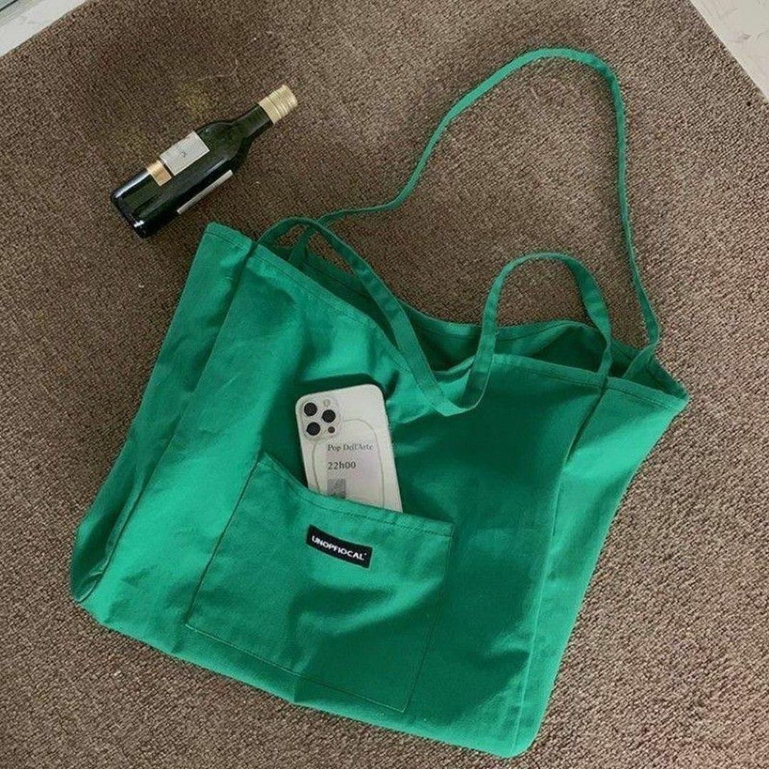 ☆大人気☆ キャンバスバッグ グリーン　韓国　シンプル　大きめ　ユニセックス レディースのバッグ(トートバッグ)の商品写真