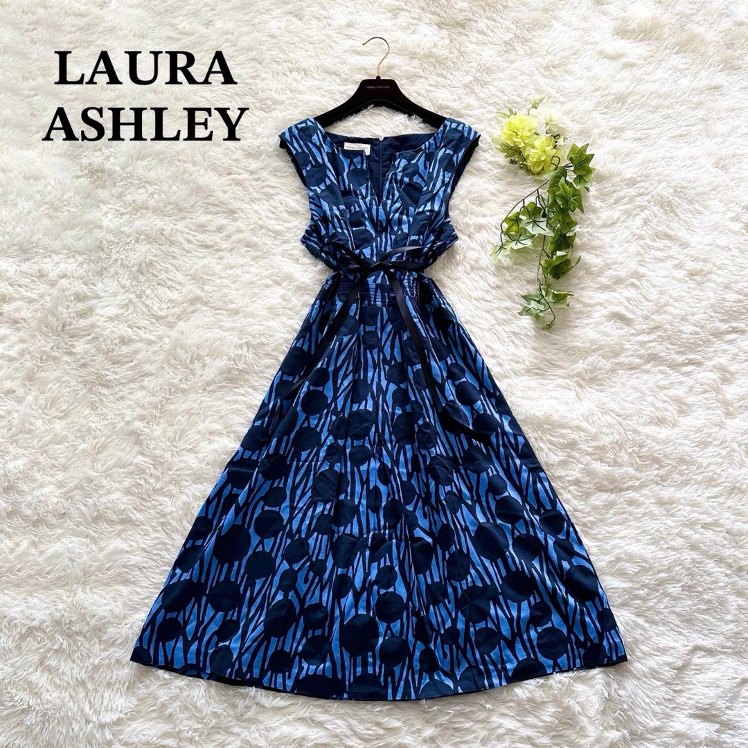 LAURA ASHLEY(ローラアシュレイ)の希少サイズ ローラアシュレイ  ノースリーブ ワンピース 総柄 綿 夏 青 レディースのワンピース(ロングワンピース/マキシワンピース)の商品写真