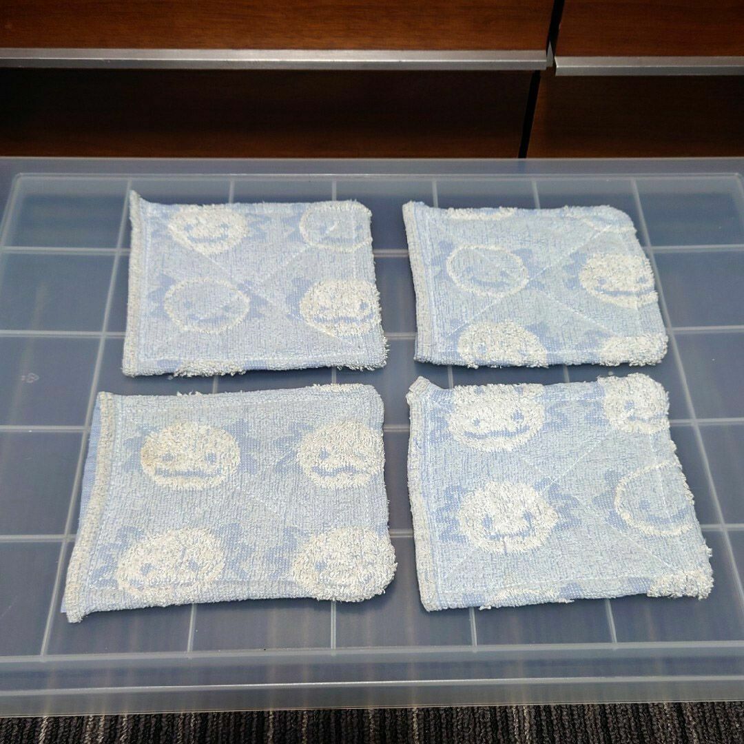 古タオル　ミニ雑巾㊲　8枚セット　二つ折り　ハンドメイド　学校　ウーパールーパー ハンドメイドの生活雑貨(雑貨)の商品写真