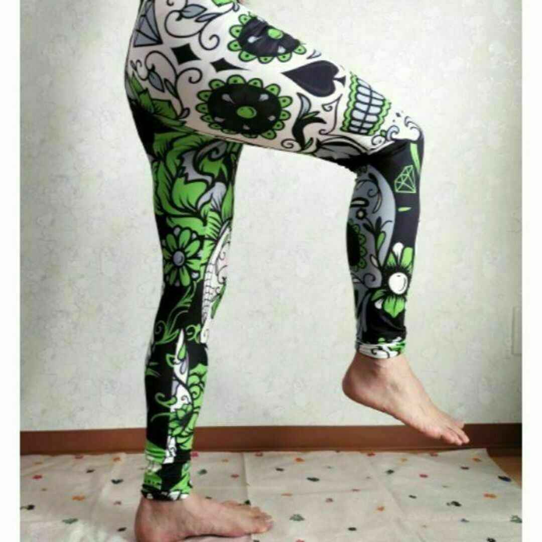派手　目立つ　カッコイイ　スカル柄レギンス　緑M♪　スパッツ ズボン メンズのレッグウェア(レギンス/スパッツ)の商品写真
