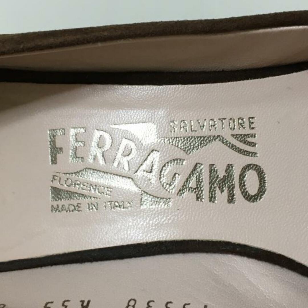 Salvatore Ferragamo(サルヴァトーレフェラガモ)のSalvatoreFerragamo(サルバトーレフェラガモ) パンプス 8D レディース - ダークブラウン スエード レディースの靴/シューズ(ハイヒール/パンプス)の商品写真