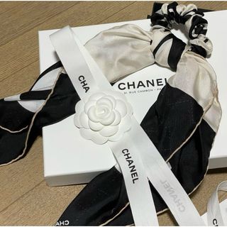 シャネル(CHANEL)のCHANEL スカーフ付きシュシュ　2点セット　箱付き(バンダナ/スカーフ)