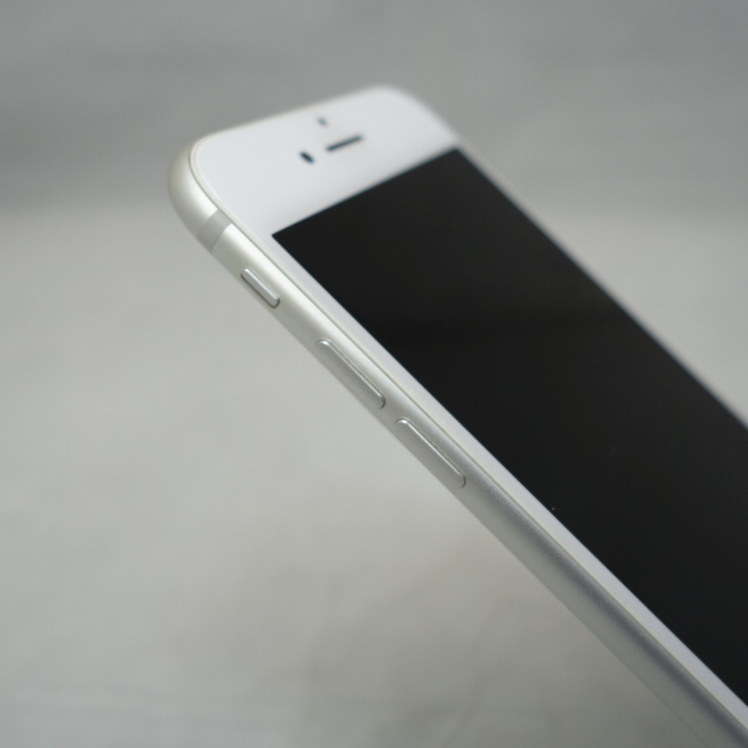 iPhone(アイフォーン)のジャンク品 [docomo版] Apple iPhone 7 (アイフォン セブン) 32GB シルバー 利用制限〇 SIMロックあり 本体のみ MNCF2J/A ジャンク スマホ/家電/カメラのスマートフォン/携帯電話(スマートフォン本体)の商品写真