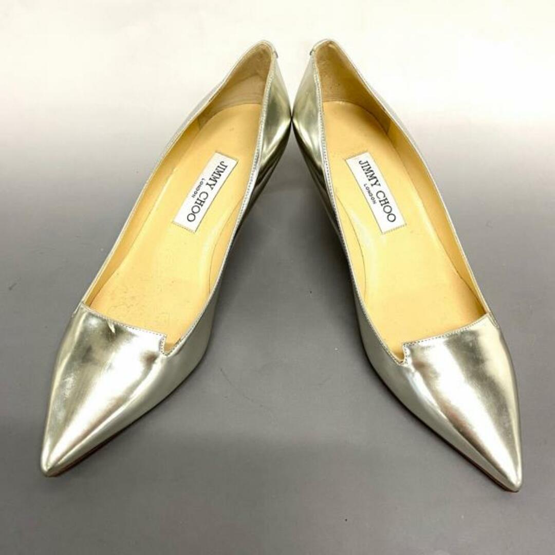 JIMMY CHOO(ジミーチュウ)のJIMMY CHOO(ジミーチュウ) パンプス 38　1/2 レディース - シルバーゴールド レザー レディースの靴/シューズ(ハイヒール/パンプス)の商品写真