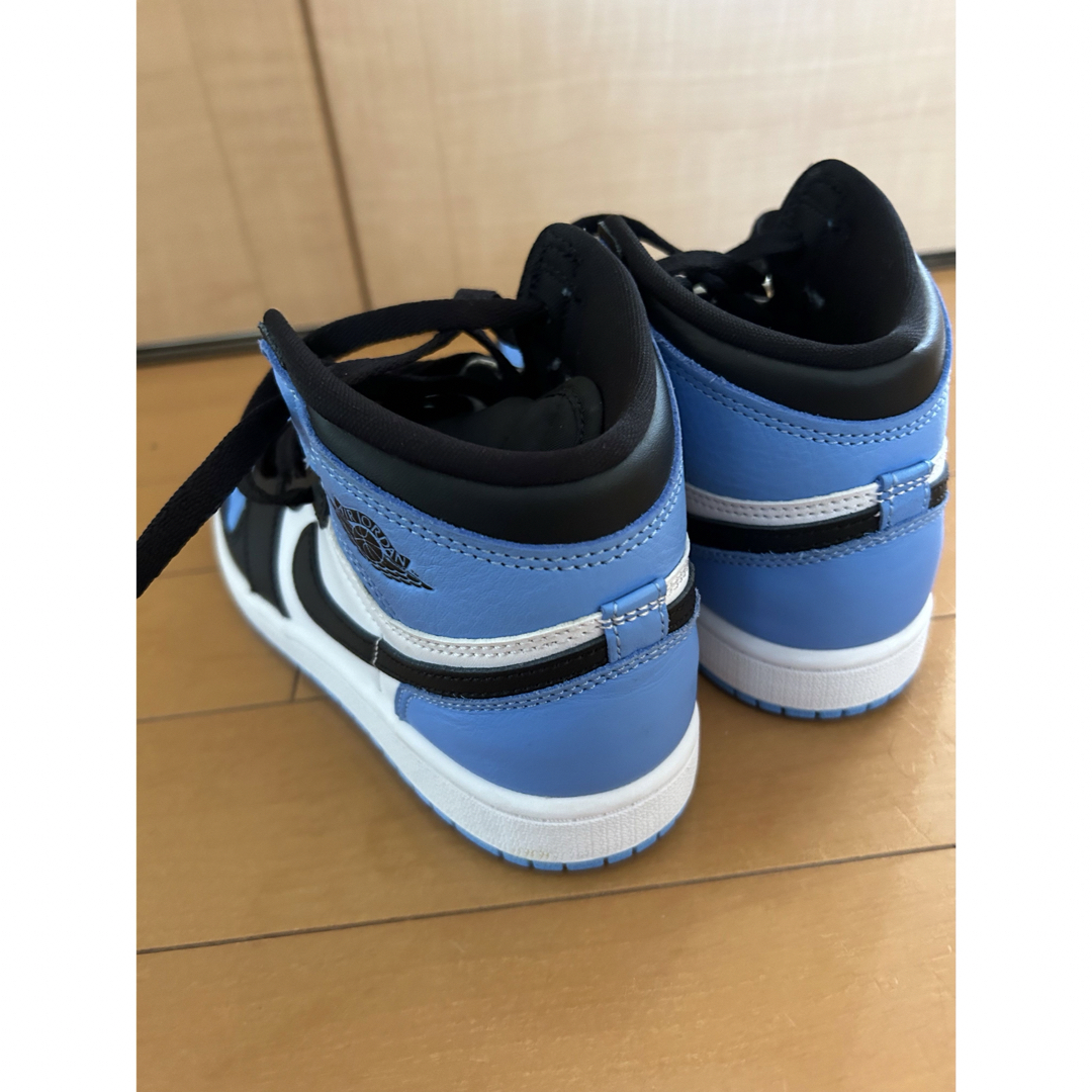 NIKE(ナイキ)のエアジョーダン1 レトロ ハイ OG ユニバーシティブルー　22センチ メンズの靴/シューズ(スニーカー)の商品写真