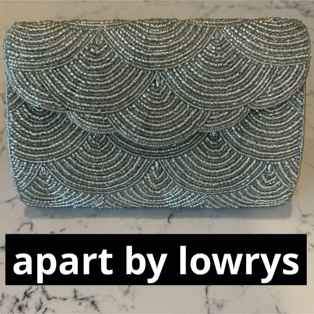 apart by lowrys(アパートバイローリーズ)のapart by lowrys クラッチバッグ　シルバー レディースのバッグ(クラッチバッグ)の商品写真