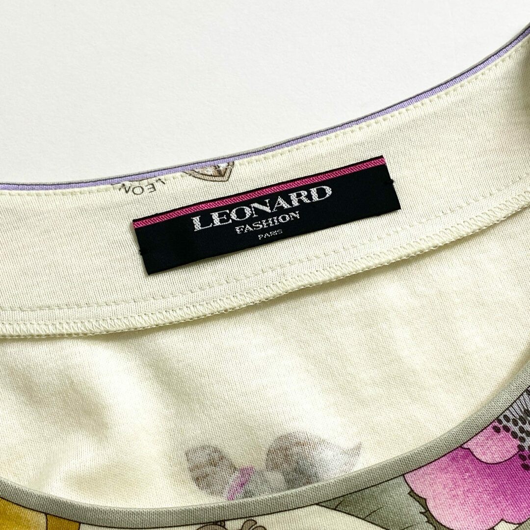 LEONARD(レオナール)の58e11 《美品》 LEONARD レオナール 美しい花柄プリント 半袖Tシャツ カットソー トップス サイズM マルチカラー コットン100％ レディース 日本製 レディースのトップス(カットソー(半袖/袖なし))の商品写真