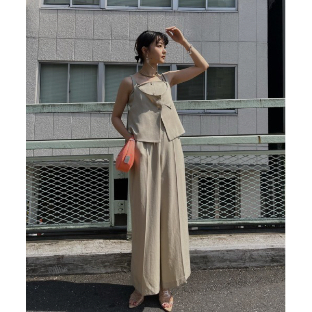 Ameri VINTAGE(アメリヴィンテージ)のAMERI🤍VEST SET BARE TOP ROMPERS レディースのパンツ(オールインワン)の商品写真