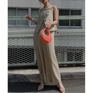 アメリヴィンテージ(Ameri VINTAGE)のAMERI🤍VEST SET BARE TOP ROMPERS(オールインワン)