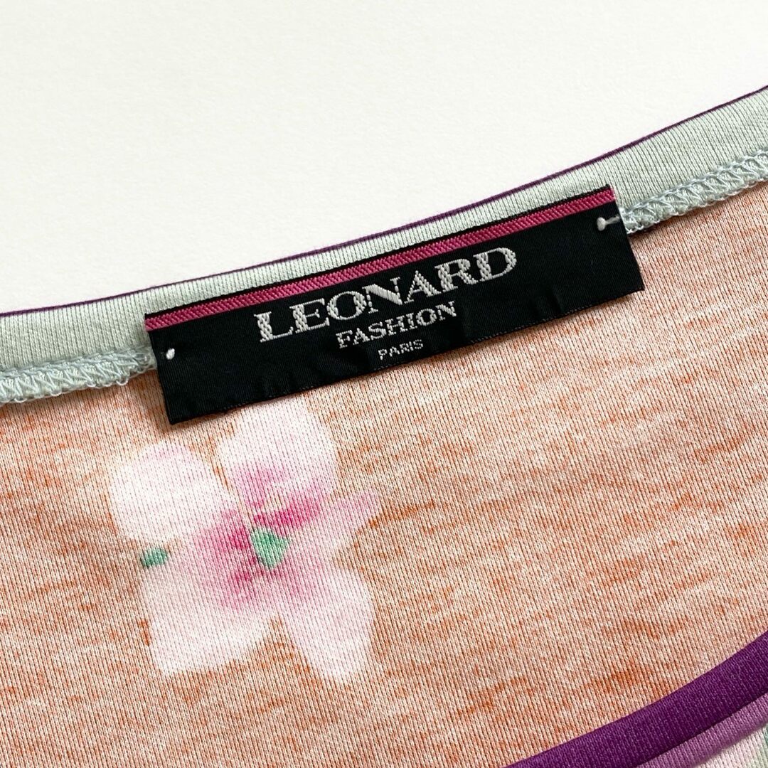 LEONARD(レオナール)の59e11 LEONARD レオナール 美しい花柄プリント 半袖Tシャツ カットソー トップス サイズM マルチカラー コットン100％ レディース 日本製 レディースのトップス(カットソー(半袖/袖なし))の商品写真