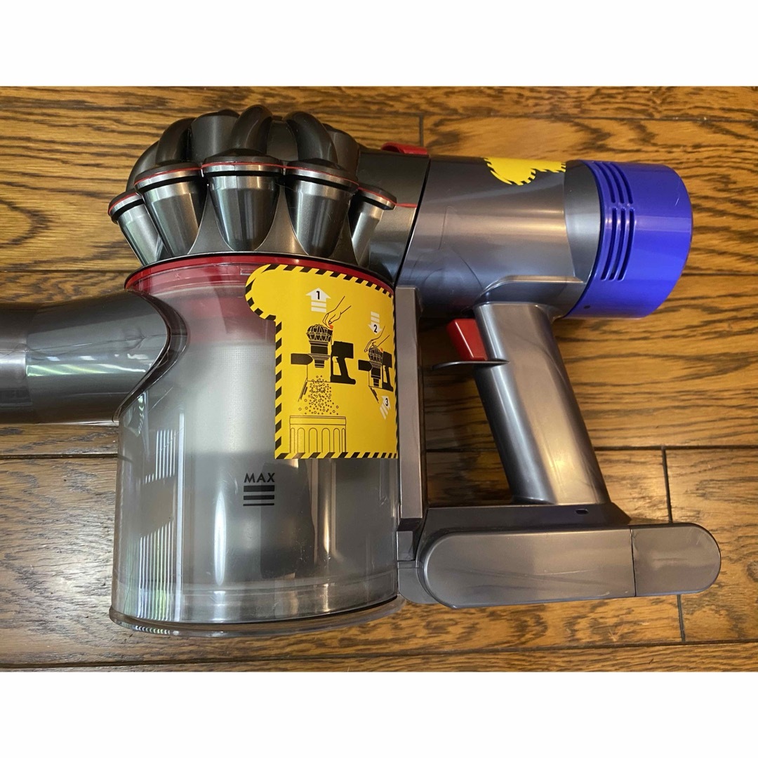 Dyson(ダイソン)のダイソン掃除機　V7   コードレスクリーナー　ダイソン　ジャンク  dyson スマホ/家電/カメラの生活家電(掃除機)の商品写真