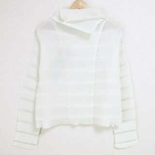 イッセイミヤケ(ISSEY MIYAKE)のISSEYMIYAKE(イッセイミヤケ) カーディガン サイズ02 M レディース - 白 長袖/FETE/プリーツ/シースルー(カーディガン)