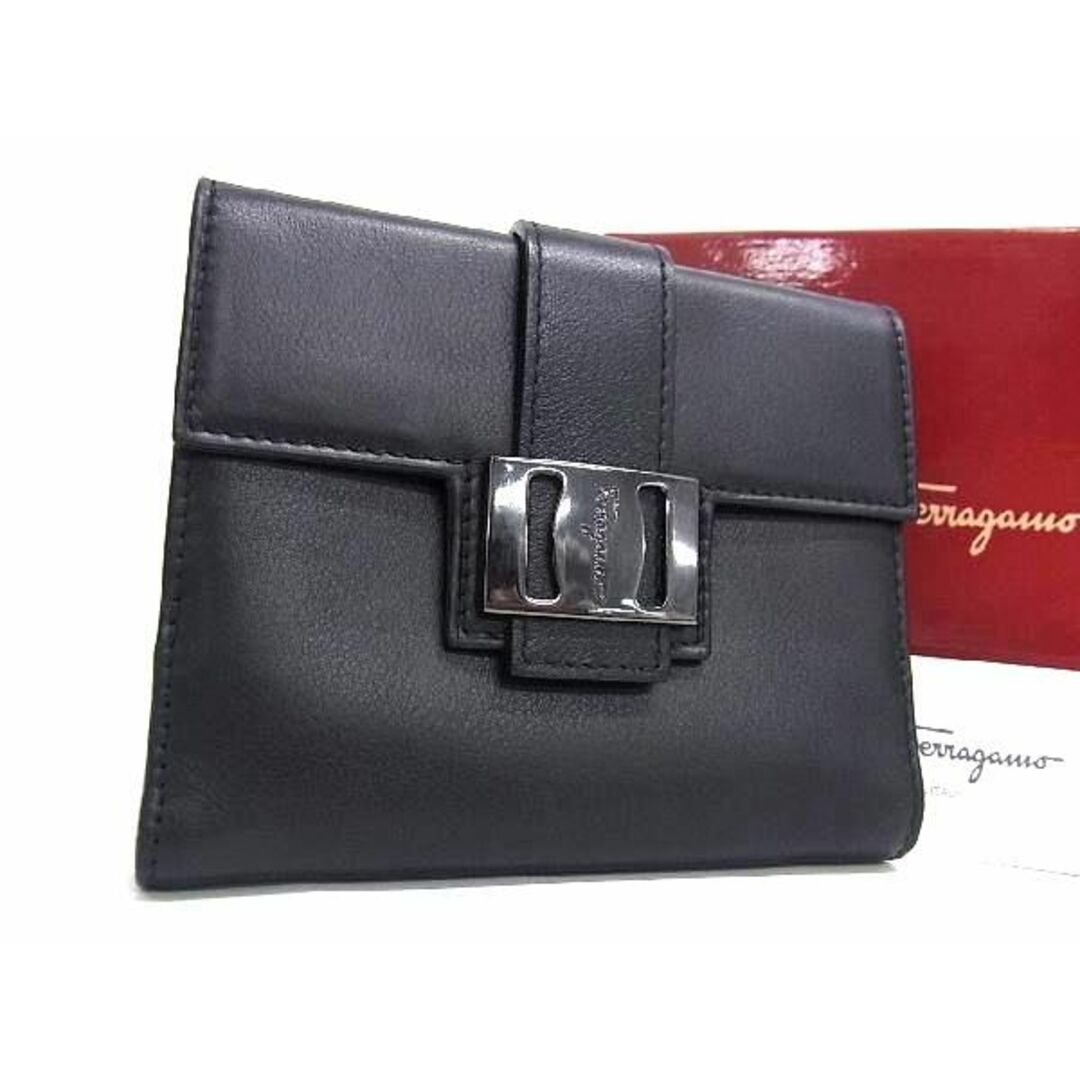 Salvatore Ferragamo(サルヴァトーレフェラガモ)の■新品同様■ Salvatore Ferragamo フェラガモ  AQ-222406 ヴァラ レザー 二つ折り 財布 ウォレット レディース メンズ ブラック系 AV8747 レディースのファッション小物(財布)の商品写真