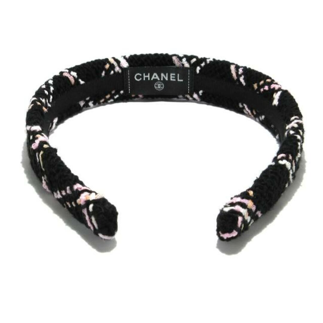 CHANEL(シャネル)のCHANEL(シャネル) カチューシャ美品  - 化学繊維 黒×ピンク レディースのヘアアクセサリー(カチューシャ)の商品写真