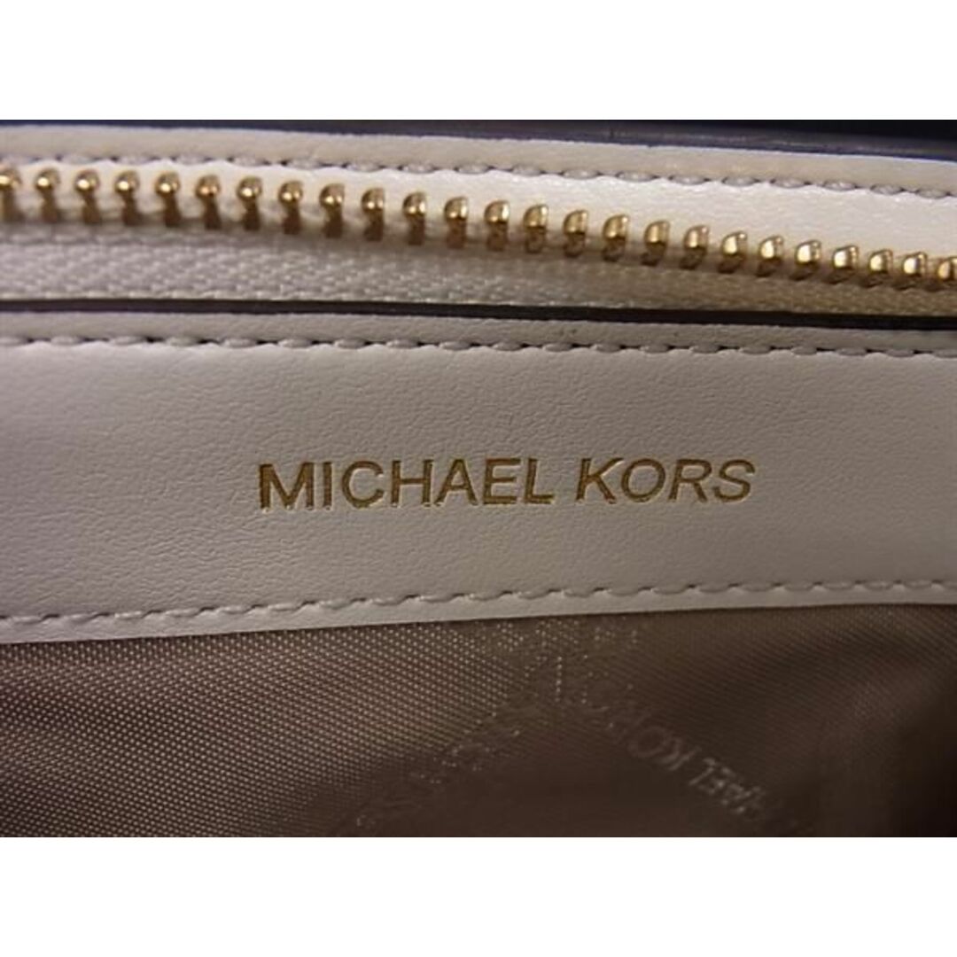 Michael Kors(マイケルコース)の■新品■未使用■ MICHAEL KORS マイケルコース レザー 二つ折り 財布 ウォレット 小銭入れ 札入れ レディース アイボリー系 AV8756  レディースのファッション小物(その他)の商品写真