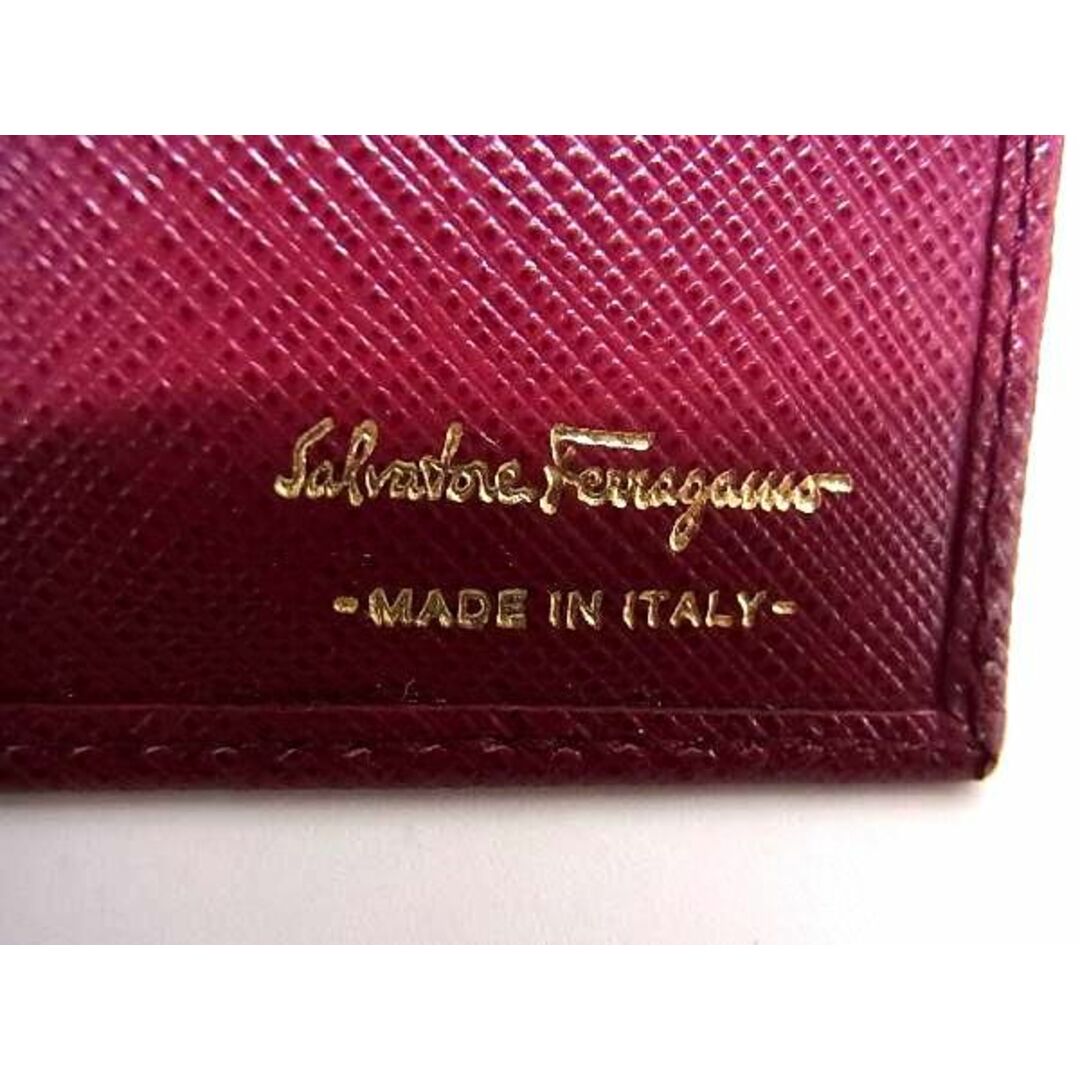 Salvatore Ferragamo(サルヴァトーレフェラガモ)の■新品■未使用■ Salvatore Ferragamo フェラガモ IY-22C234 ダブルガンチーニ レザー カードケース パスケース ワインレッド系 AV8740  レディースのアクセサリー(その他)の商品写真