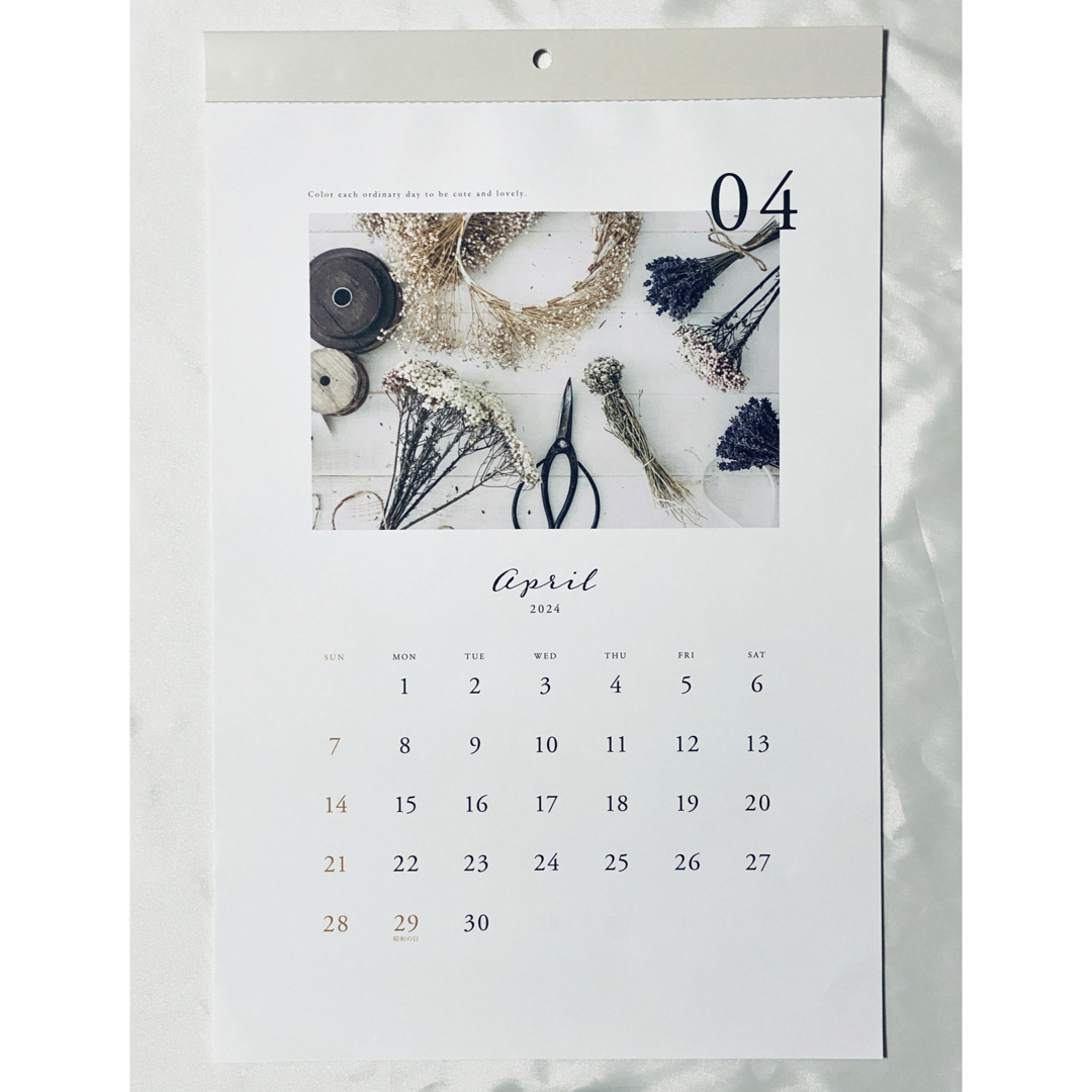 【4月始まり】2024年 シンプル インテリアフォト 壁掛けカレンダー A3 インテリア/住まい/日用品の文房具(カレンダー/スケジュール)の商品写真