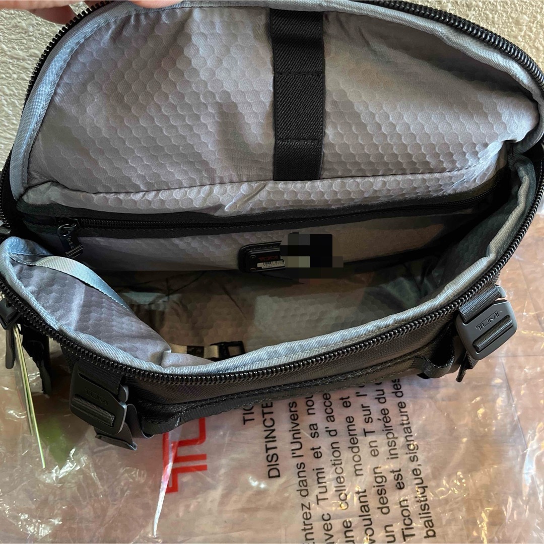 【未使用】TUMI 「プラトーン」スリングブラック メンズのバッグ(ボディーバッグ)の商品写真
