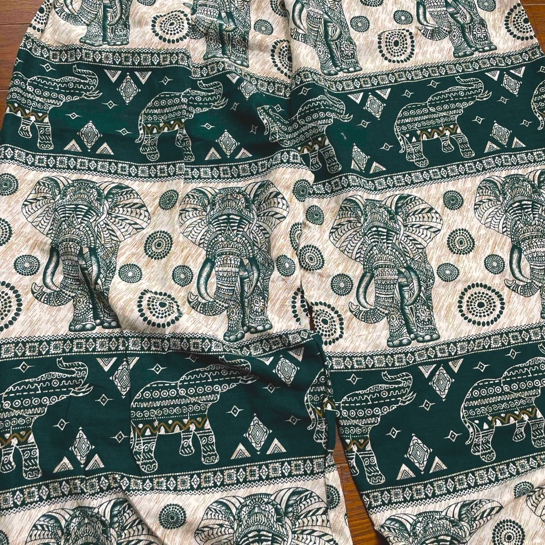ホリデー気分❗️タイ(象柄)リラックスパンツ/サルサパンツ メンズのパンツ(サルエルパンツ)の商品写真