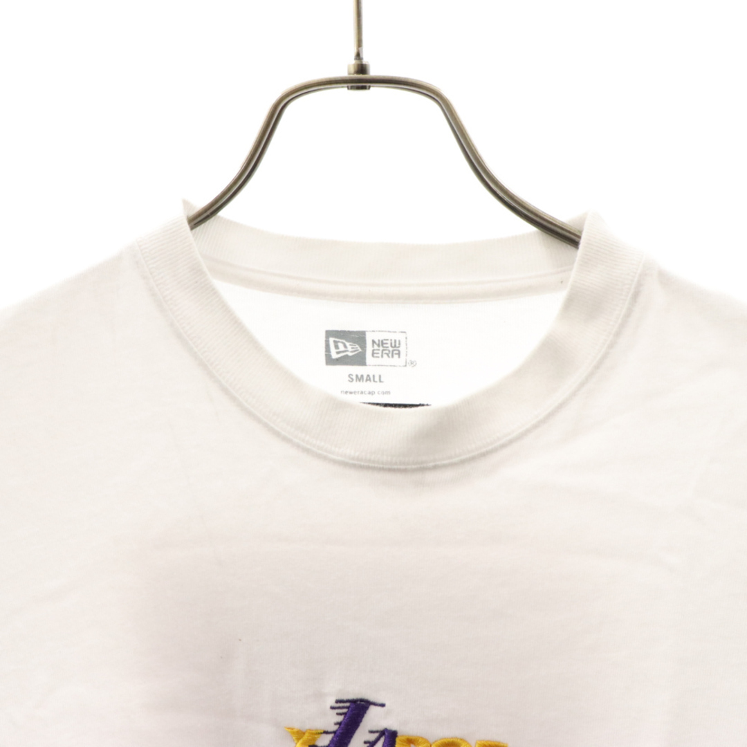 XLARGE(エクストララージ)のX-LARGE エクストララージ ×New Era NBA LAKERS STANDARD LOGO LS TEE ニューエラ レイカーズ ロゴプリントロングスリーブ長袖Tシャツ ホワイト メンズのトップス(Tシャツ/カットソー(七分/長袖))の商品写真