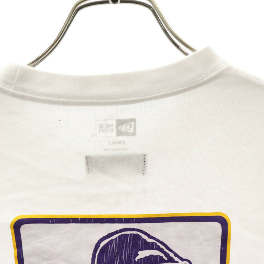 XLARGE(エクストララージ)のX-LARGE エクストララージ ×New Era NBA LAKERS STANDARD LOGO LS TEE ニューエラ レイカーズ ロゴプリントロングスリーブ長袖Tシャツ ホワイト メンズのトップス(Tシャツ/カットソー(七分/長袖))の商品写真