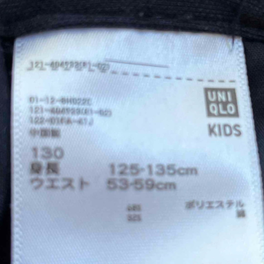 UNIQLO(ユニクロ)のパンツ　キッズ　130 ユニクロ　ネイビー キッズ/ベビー/マタニティのキッズ服男の子用(90cm~)(パンツ/スパッツ)の商品写真