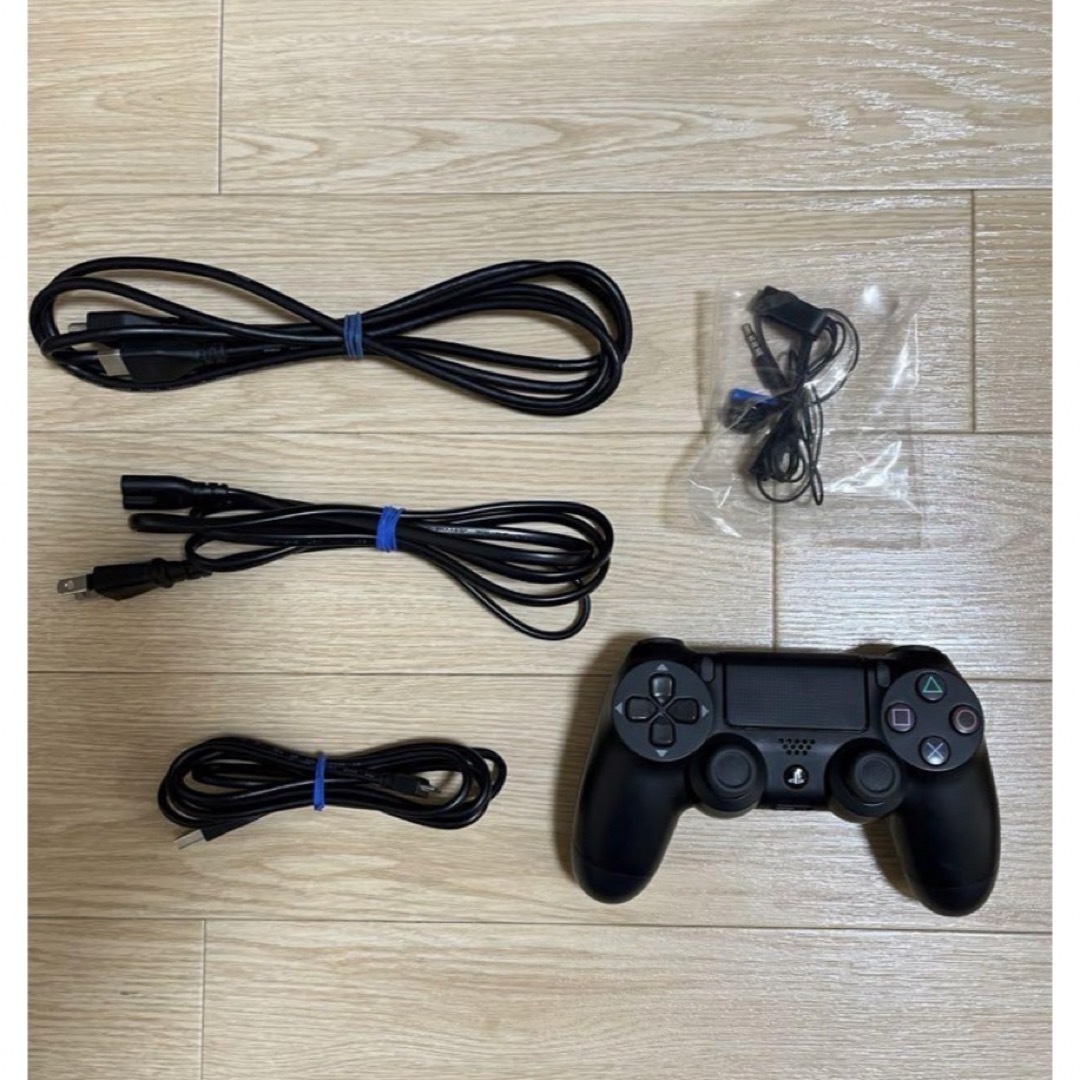 PlayStation4(プレイステーション4)のPlayStation®4ジェット・ブラック500GBCUH_2000AB01 エンタメ/ホビーのゲームソフト/ゲーム機本体(家庭用ゲームソフト)の商品写真