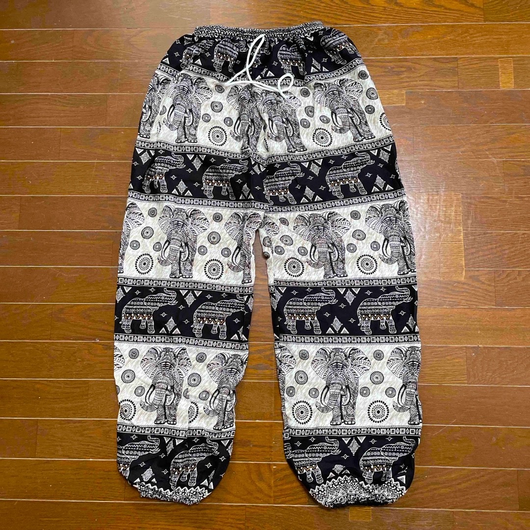 ホリデー気分❗️タイ(象柄)リラックスパンツ/サルサパンツ メンズのパンツ(スラックス)の商品写真